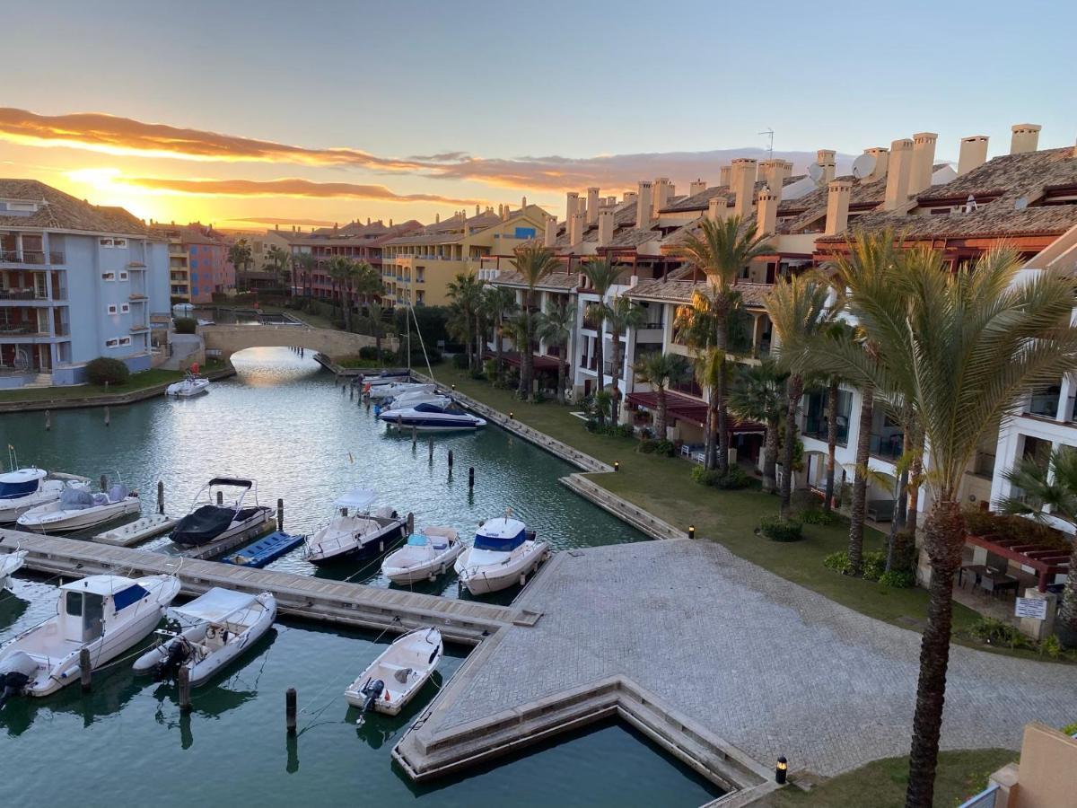 Apartamento Con Terraza Sobre La Marina De Sotogrande San Roque  Exterior foto